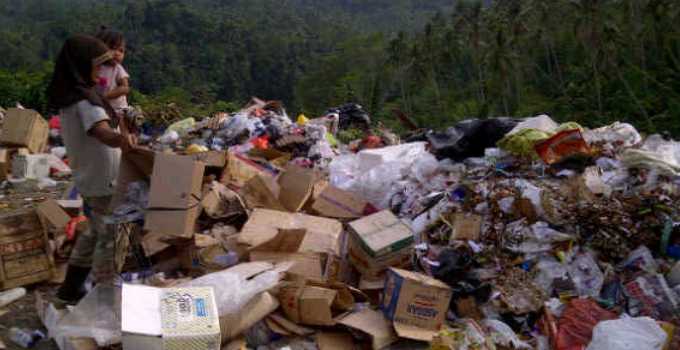 Tumpukan sampah di TPA Airmadidi