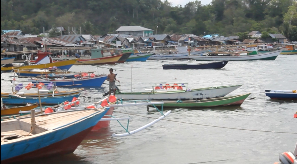  Deretan kapal nelayan yang berada di Pelabuhan Likupang