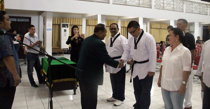Humiang dan Kuhu ketika mendapatkan sabuk DAN III Taekwondo (foto ist)