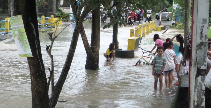 Banjir di Kelurahan Tuminting Manado (2)