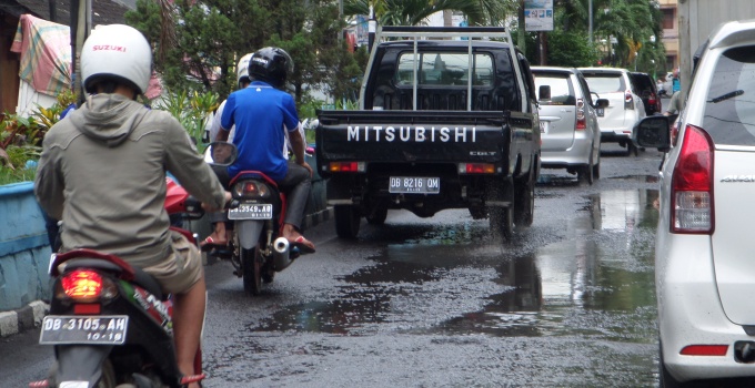 Infrastruktur Jalan di Manado, Berlubang