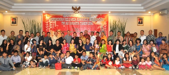 Keluarga besar K-3 Mapalus TNI AU foto bersama. (foto: ist)