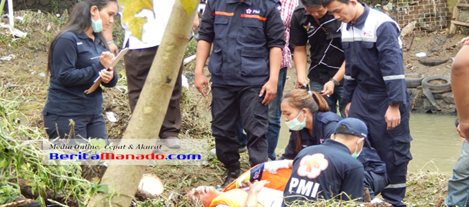 PMI evakuasi orang hanyut (II)