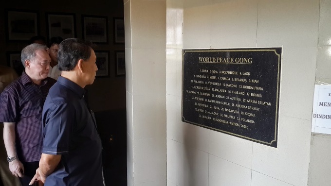 SHS kunjungi Monumen Gong Perdamaian di Ambon 1