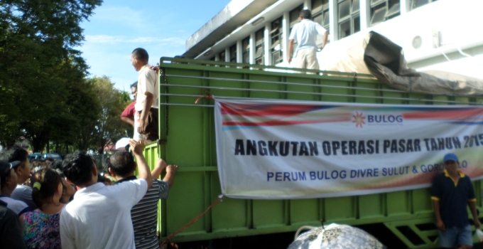 Operasi pasar Bulog Sulut
