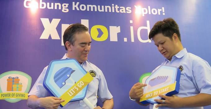  Chief Brand & Customer Experience Officer XL, Rashad Javier Sanchez (kiri) bersama  VP Customer Service Experience Management XL Noviyus Kurniawan (kanan) dalam acara peluncuran layanan Xplor Forum di Jakarta. Kamis (9/4). Xplor Forum merupakan forum yang memfasilitasi pelanggan untuk memenuhi kebutuhan layanan digitalnya. 