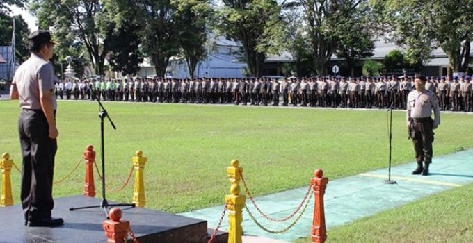 Kapolda Sulut saat memimpin apel pengamanan Kongres X GAMKI