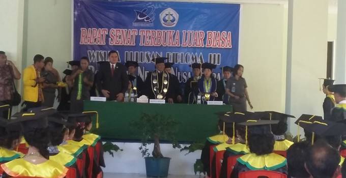Rapat Senat Terbuka Polikteknis Negeri Nusa Utara (Polnustar)