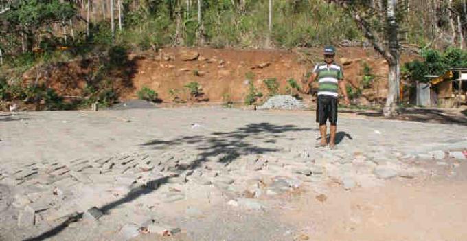 4 Bulan Dikerjakan, Proyek Lahan Parkir Pantai Pulisan Tak Kunjung