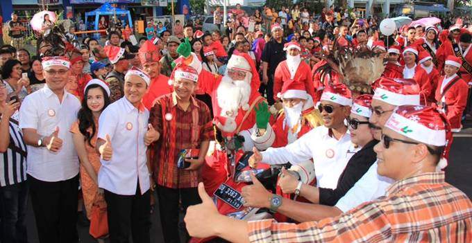 Parade Santa Claus itCenter Manado