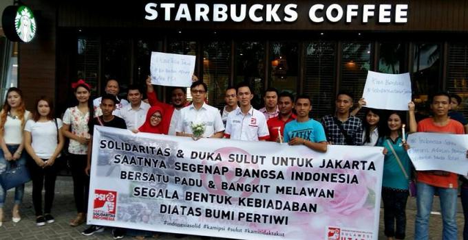 Aktifis Partai Solidaritas Indonesia (PIS) Sulut saat aksi damai