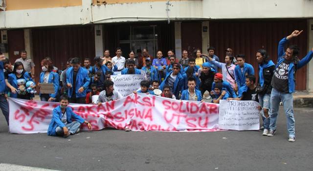 Aksi Solidaritas Mahasiswa Universitas Teknologi Sulawesi Utara