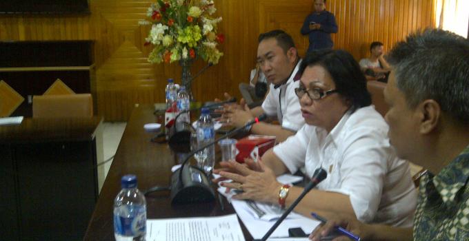 Rapat DPRD Sulut, Adriana Dondokambey