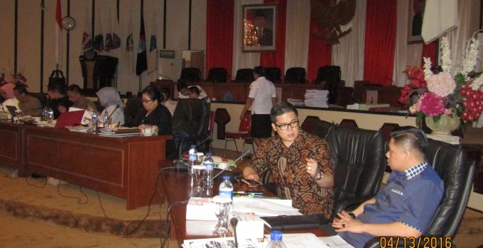 Billy Lombok di suatu rapat DPRD Sulut