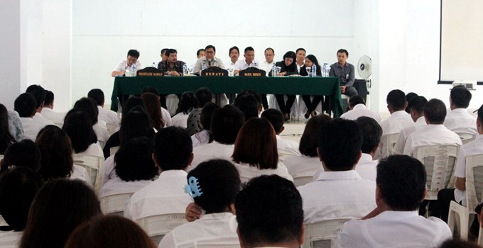 BUPATI KETIKA MEMBERIKAN ARAHAN PADA ENTRY BRIEFING DENGAN BPK