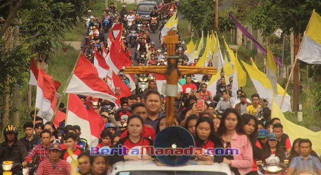 Konvoi Kendaraan Dari OMK dan Umat Katolik St. Petrus Langowan Menuju Kawangkoan
