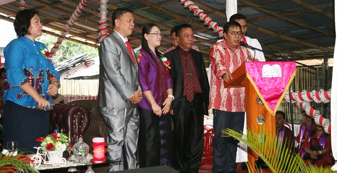 Ketua Umum Hari PKB KGPM James Sumendap didampingi Ketua Harian Teddy Naray saat membuka Hari PKB KGPM Se Indonesia