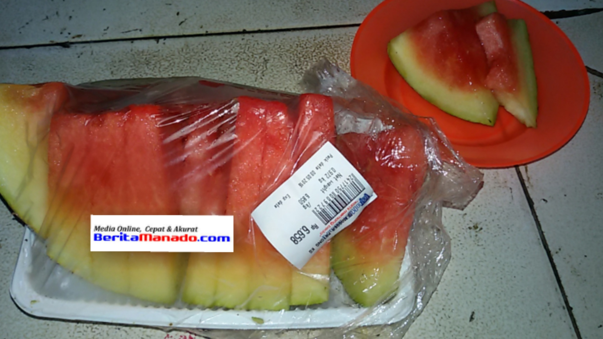 Buah semangka yang tak layak konsumsi berlabel Multimart