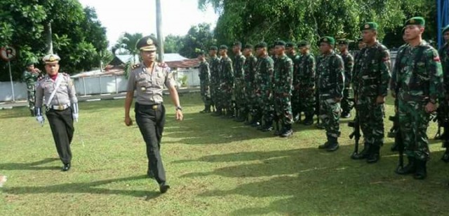 Wakapolres Kompol Joseph Krisbiantoro memimpin pasukan dalam apel perdana Operasi Patuh Samrat 2016
