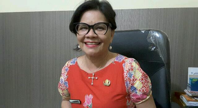 Kepala Dinas Pendidikan Minut dr Lilly Lengkong MKes.