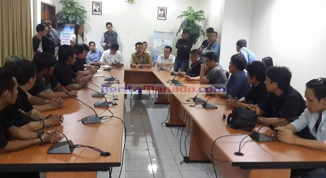 DPRD Manado saat menggelar rapat dengar pendapat bersama sejumlah ormas adat