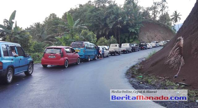 Kemacetan saat memasuki Desa Suluan