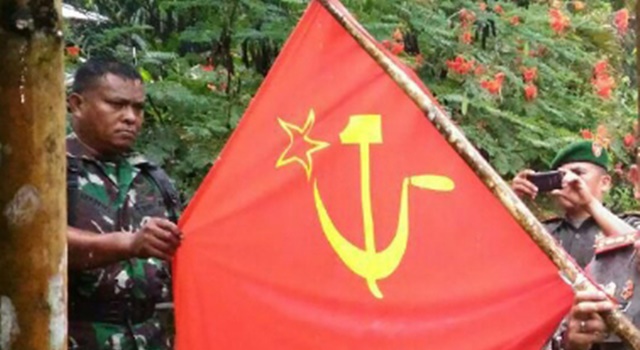 Bendera Palu Arit yang ditemukan di Desa Suluan Kecamatan Tombulu