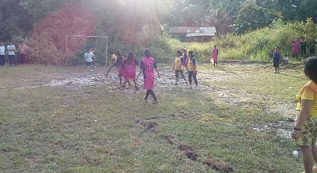 Kegiatan sepak bola yang pesertanya perempuan
