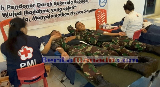 Aksi sosial TNI AD dalam kegiatan donor darah di Minut beberapa waktu lalu.