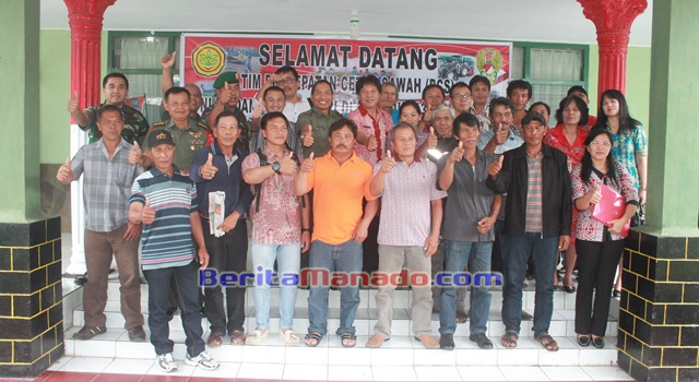 Brigjen TNI Wahyu Agung (tengah atas) bersama Dandim 1302 Minahasa Letkol CZI M Andhy Kusuma bersama Dinas Pertanian Minahasa dan petani