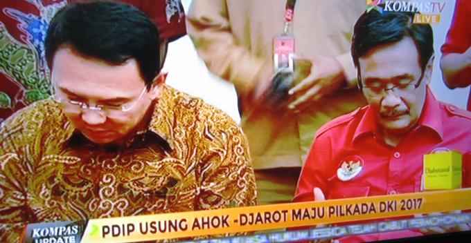 Ahok-Djarot berdoa setelah diusung PDIP di Pilkada DKI jakarta (foto dari Kompas TV)