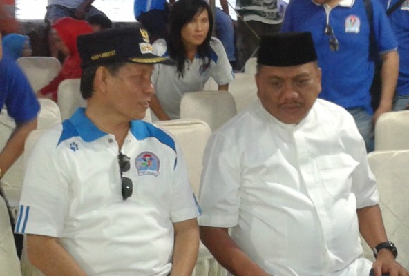 Gubernur Sulut Olly Dondokambey bersama Walikota Manado GS. Vicky Lumentut saat menghadiri salah satu kegiatan yang digagas Dinas Pariwisata Kota Manado.(MichaelTumiwang)