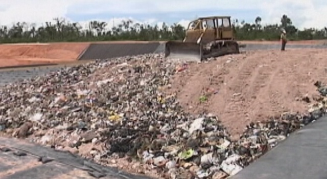 Sistem sanitary landfill pada pengolahan sampah.