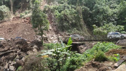 Kondisi tanah longsor di jalan raya Manado-Tomohon beberapa waktu lalu