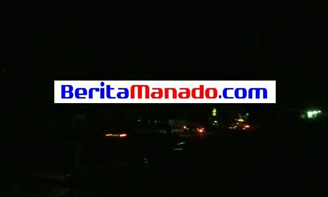 Pemandangan di salah satu ruas jalan utama Kota Manado saat malam hari.(redaksi)
