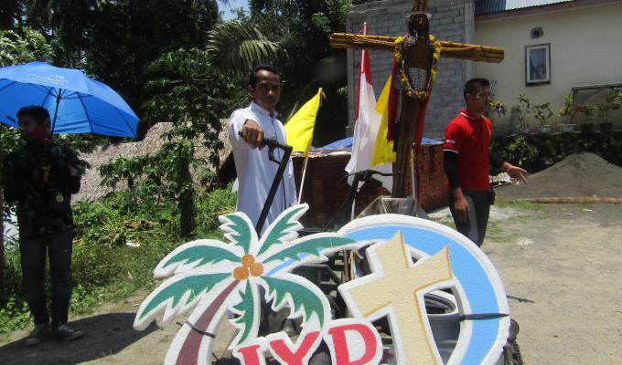 Salib IYD (Indonesia Youth Day) di Perum Malendeng Residence, Wilayah St Mikhael
