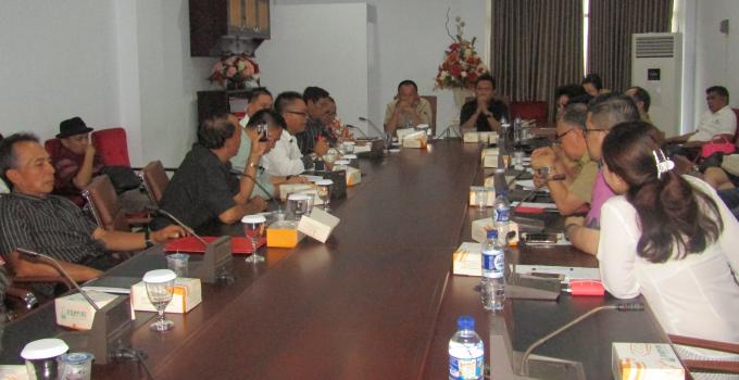 Hearing membahas harga cengkih di DPRD Sulut
