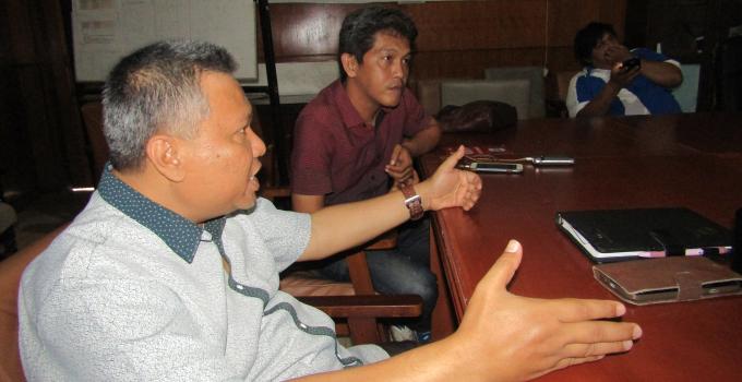 Amir Liputo didampingi Raymond Lagi di diskusi Forward Sulut