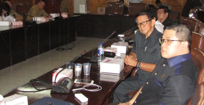 Billy Lombok dan Prof Jan Lombok hadir dihearing Komisi 4 DPRD Sulut bersama manajemen RSUP Kandou