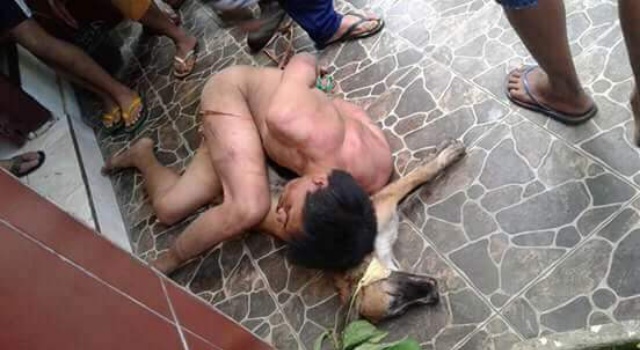 Kondisi pria yang diduga pencuri anjing, usai dipukul warga.
