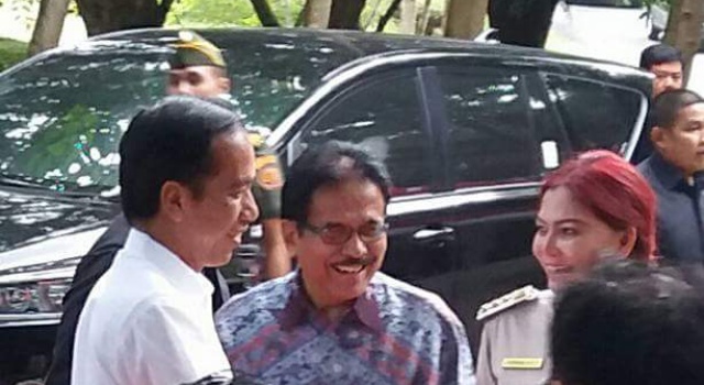 Presiden Jokowi dan rombongan, disambut Bupati Minut Vonnie Anneke Panambunan.