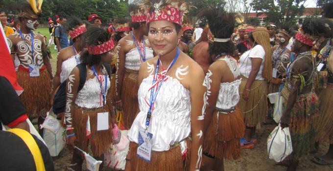 OMK Merauke dengan pakaian adat khas Papua