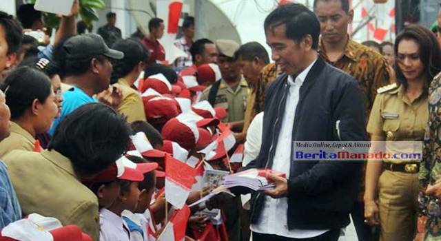 Jokowi saat berada di Pulau Miangas