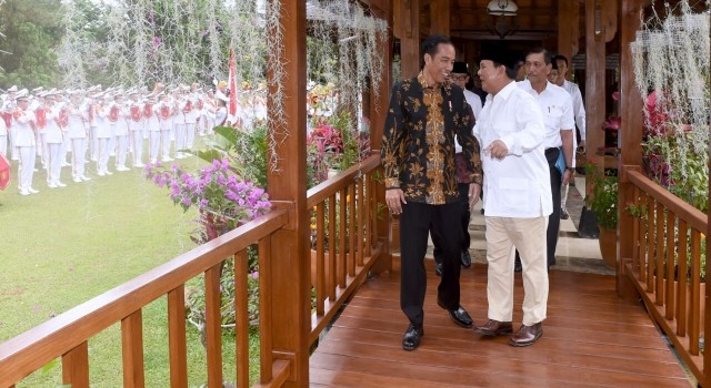 Jokowi dan Prabowo terlihat akrab bersama