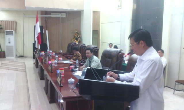 Walikota Manado saat menyampaiakn pengantar di paripurna DPRD tentang RPJMD Kota Manado.