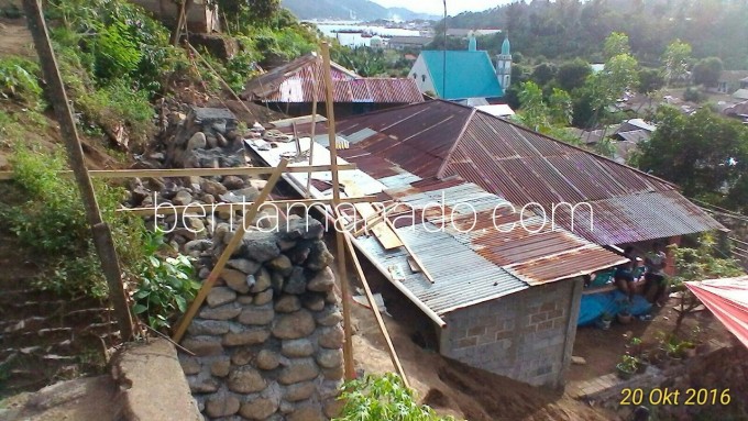 Proyek pembangunan tanggul bencana di Kelurahan Tandurusa