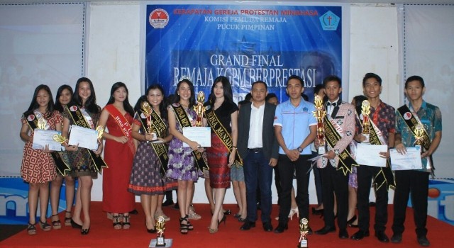 Para pemenang Remaja KGPM Berprestasi 2016 bersama Ketua KPR Pucuk Pimpinan KGPM Pnt Steven Lintong ST dan tim juri