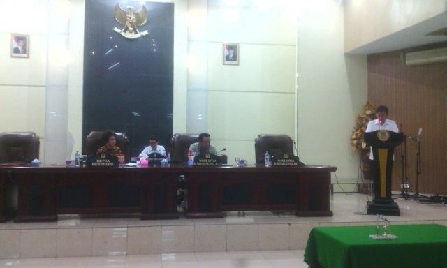 Sambutan Walikota Manado usai penandatanganan bersam pimpinan DPRD.