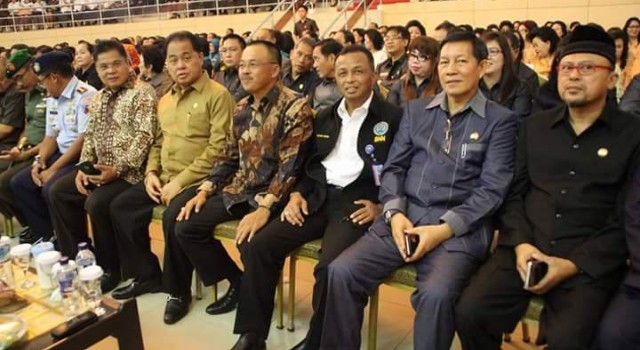 Walikota Manado GS Vicky Lumentut saat menghadiri pelantikan Sekretaris pemprov Sulut yang baru