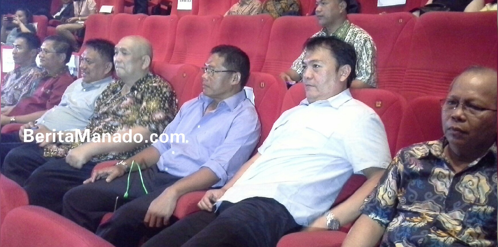 Gubernur Sulut Olly Dondokambey nonton bioskop